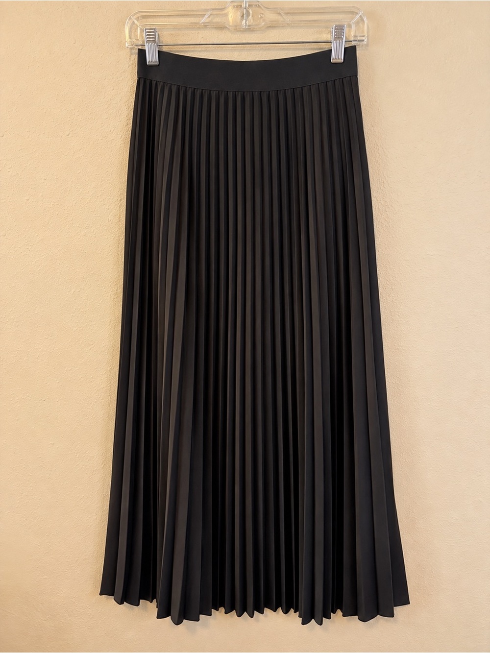 H&M Black Pleated Midi Skirt